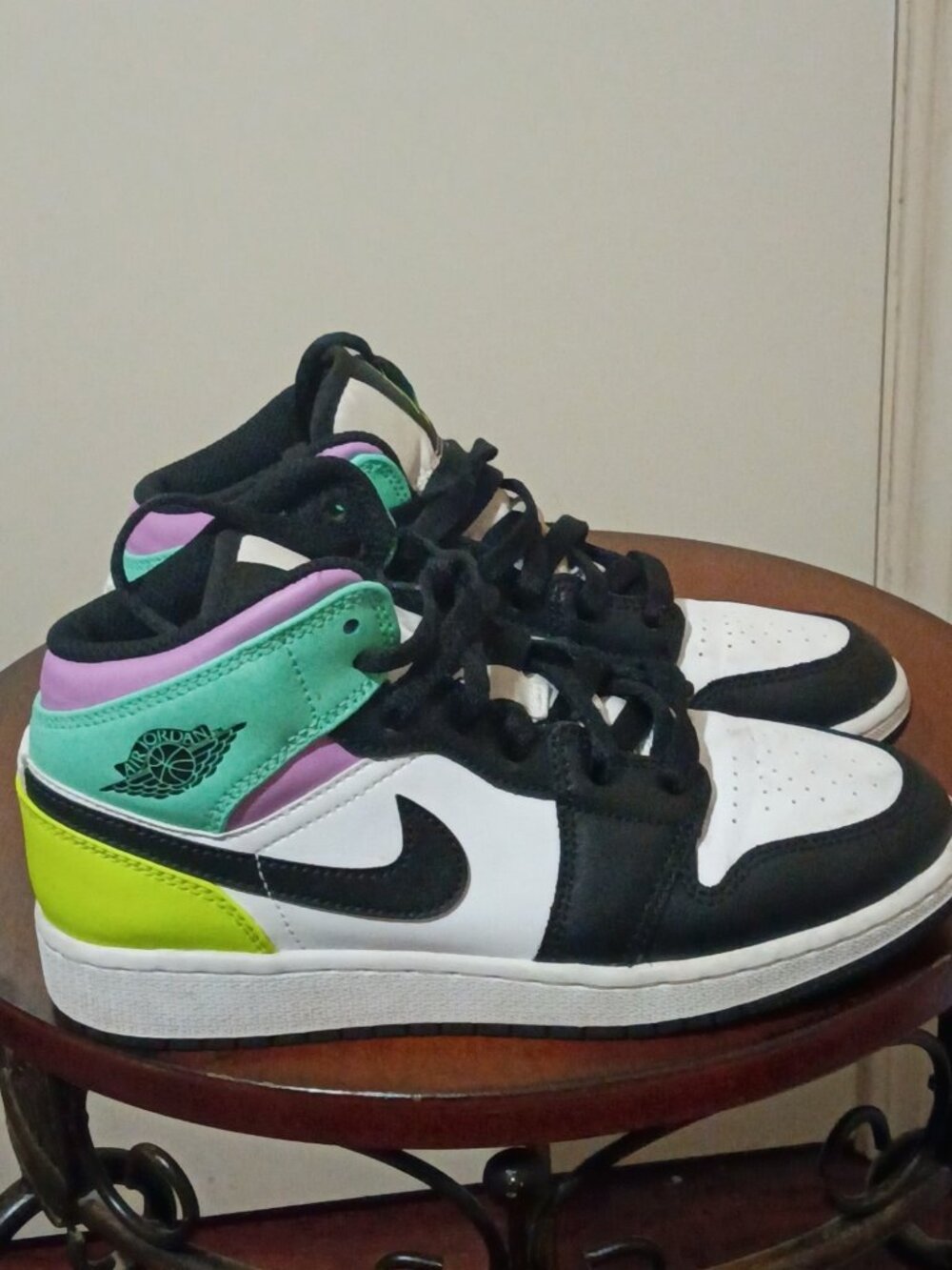 Air Jordan 1 Mid GS Size 4.5Y White Black Volt Green Glow 554725-175 Youth Kids
